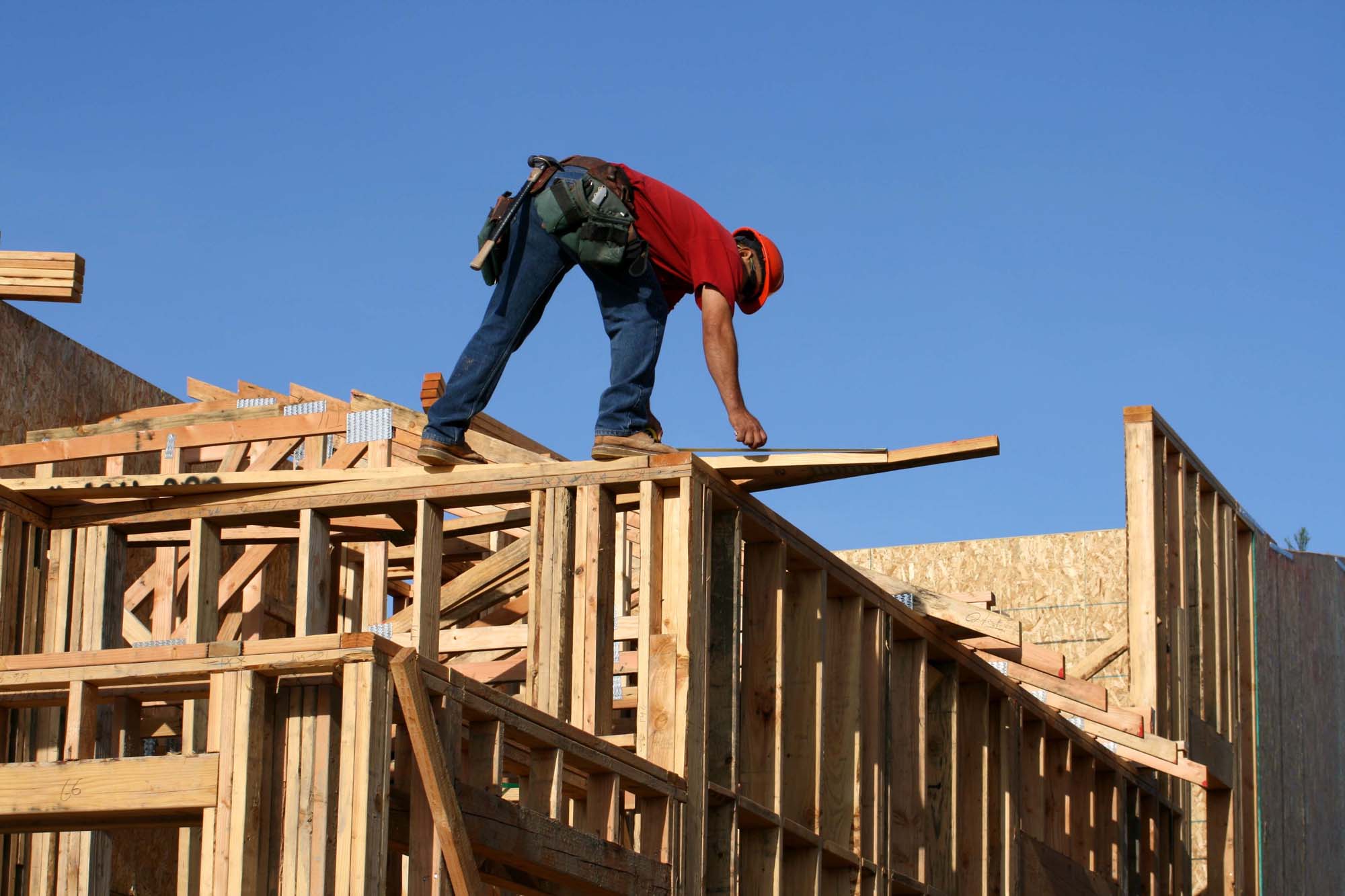 Builders cut prices, offer incentives