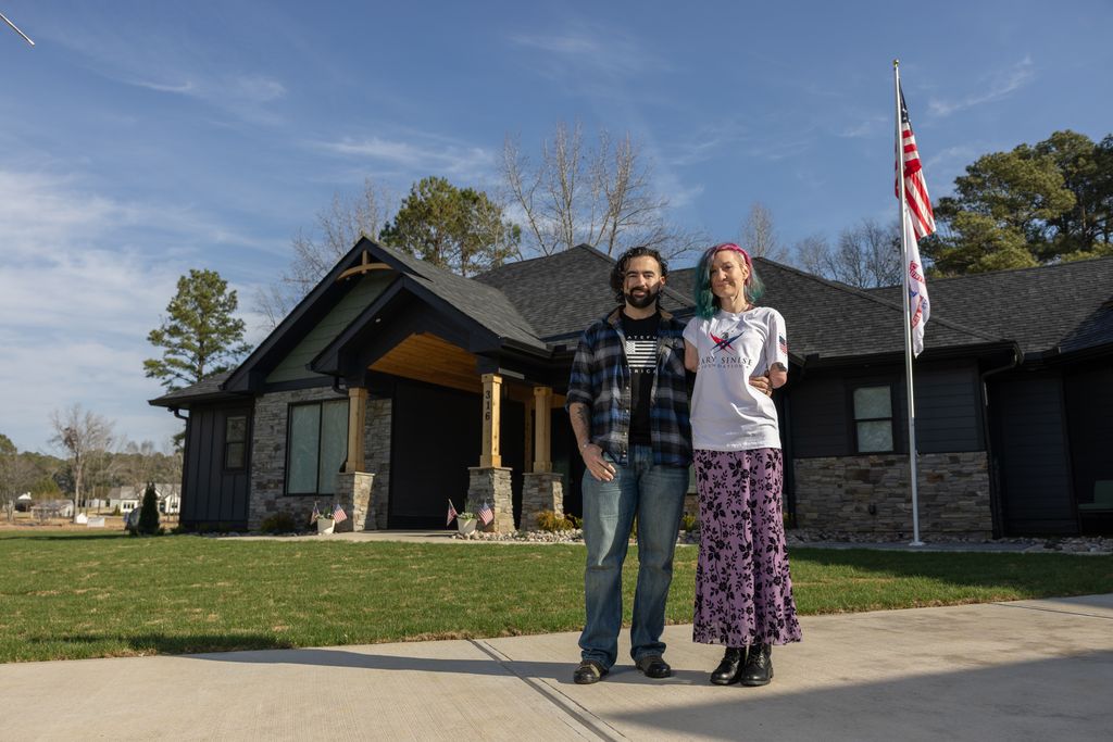 Gary Sinise Foundation Aids Wounded Veteran's Home